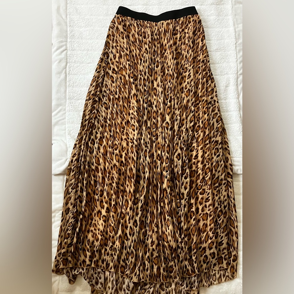Small cheetah print pleated skirt